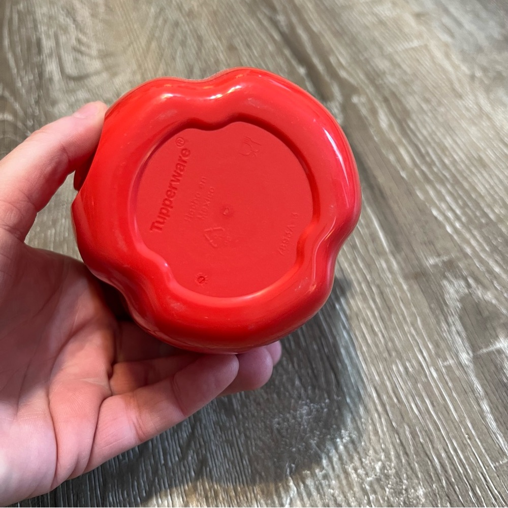 Tupperware Red Pepper Storage Container - Picture 2 of 4